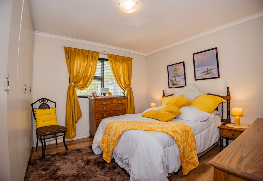5 Bedroom Property for Sale in Loucharmante Western Cape